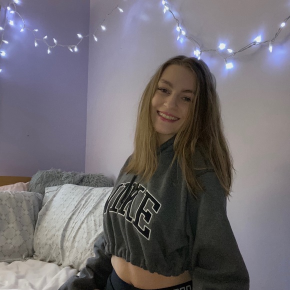 Meet your Posher, Taylor - Picture 1 of 8